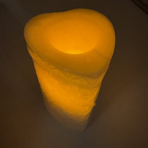 Flameless Pillar Wax Candle Heart Shaped Battery 6” Valentine’s Day Romantic NEW - Picture 1 of 12